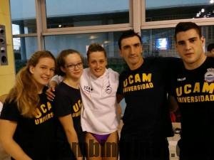 Parte del equipo con Mireia antes de su 400 Libres